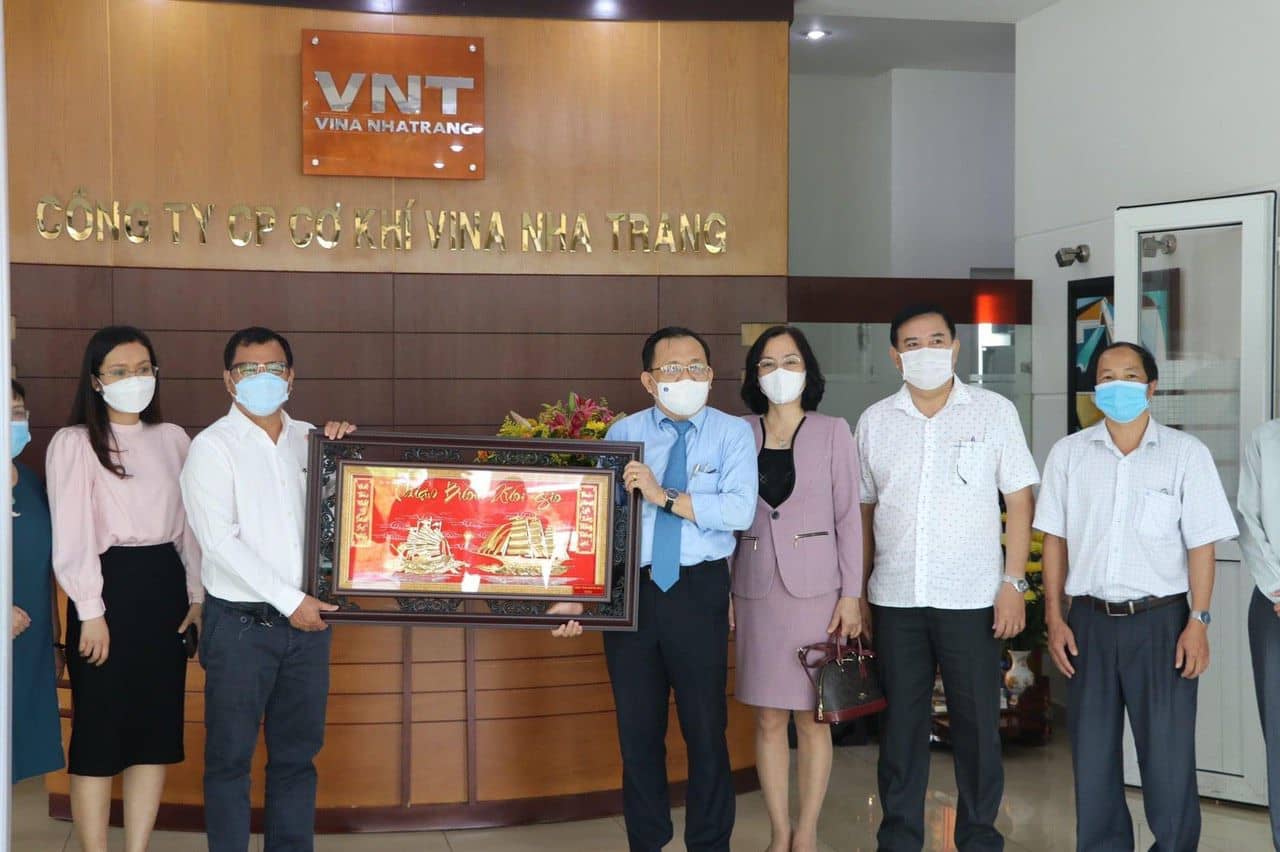 Khanh Hoa People’s Committee delegation visited Vina Nha Trang Engineering JSC on Vietnamese Entrepreneurs’ Day, October 13th, 2021